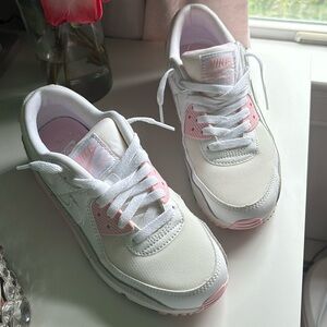 Women’s Nike Sneakers worn once